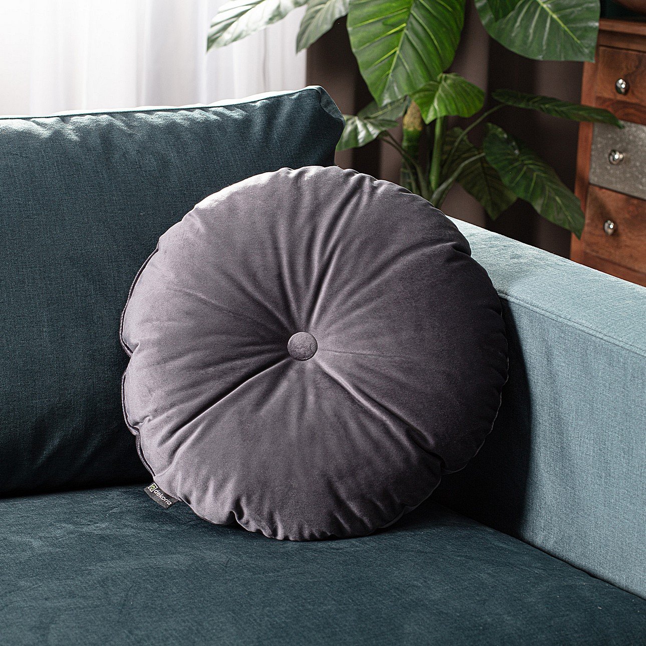 Round pillow with button