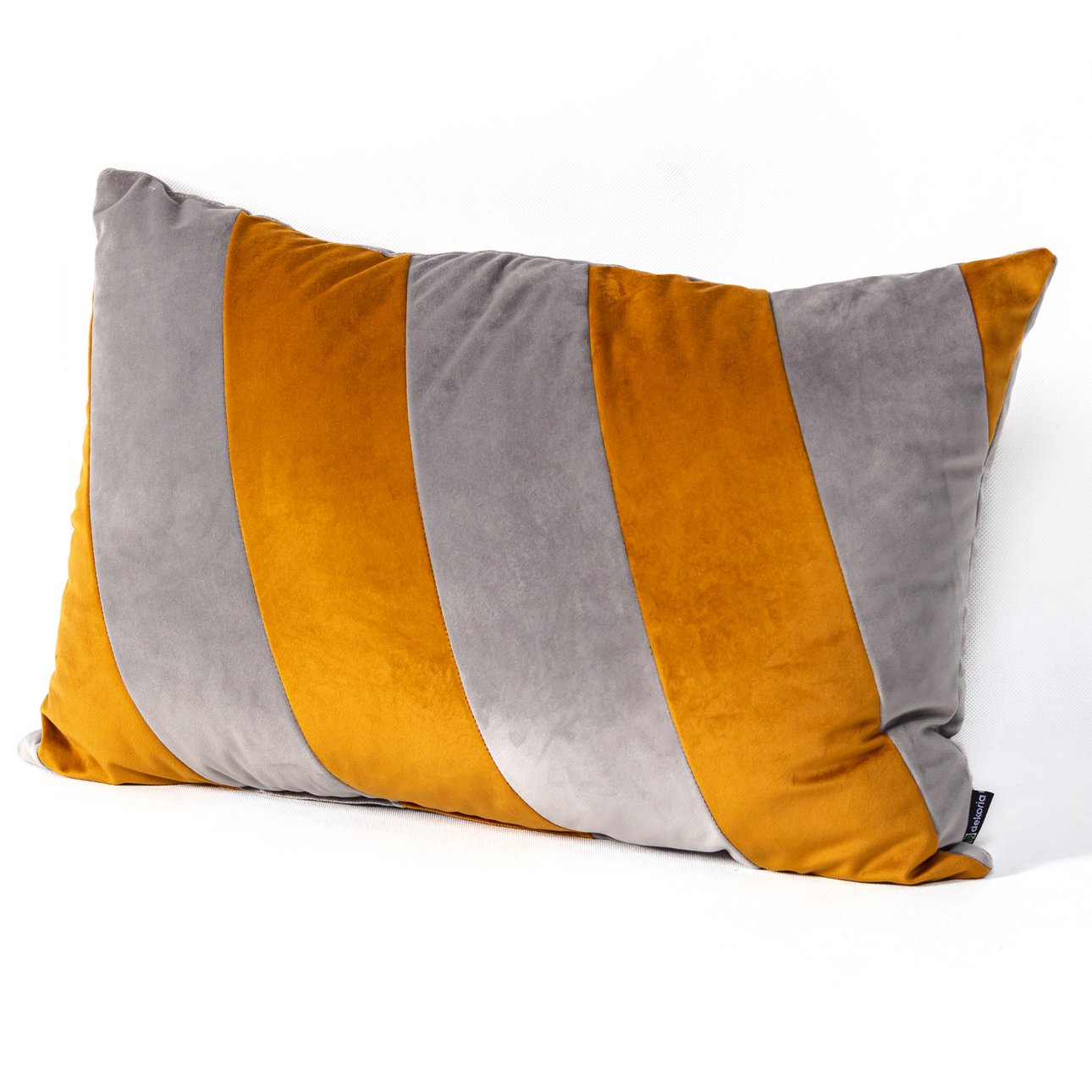 E-shop Dekoria Patchworkový obdĺžnikový vankúš sivo oranžový, 59 x 39 cm
